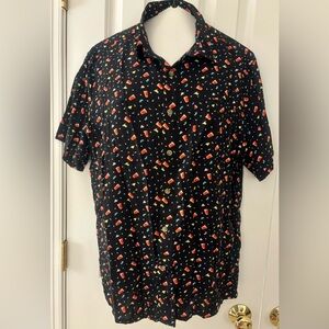 Visitor Premium women’s sz L red Solo cup button-down, short sleeve shirt, EUC